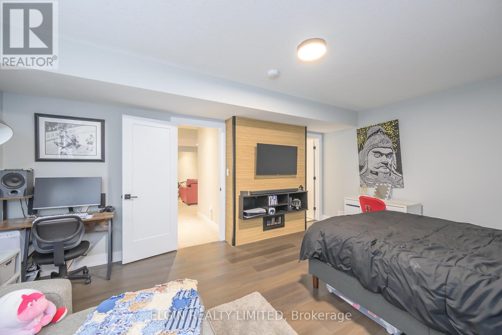 107 Optimist Drive, Southwold, ON - Indoor Photo Showing Bedroom
