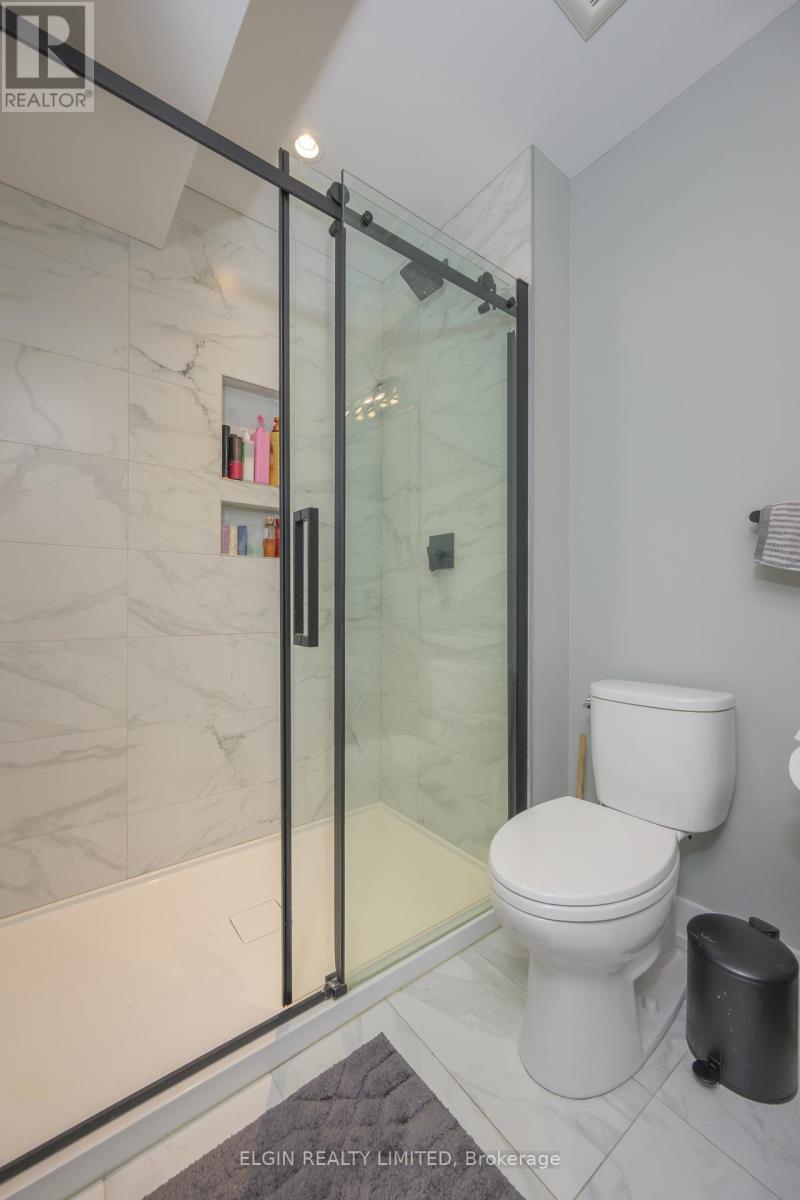 107 Optimist Drive, Southwold, ON - Indoor Photo Showing Bathroom