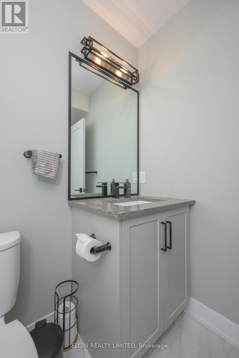 107 Optimist Drive, Southwold, ON - Indoor Photo Showing Bathroom