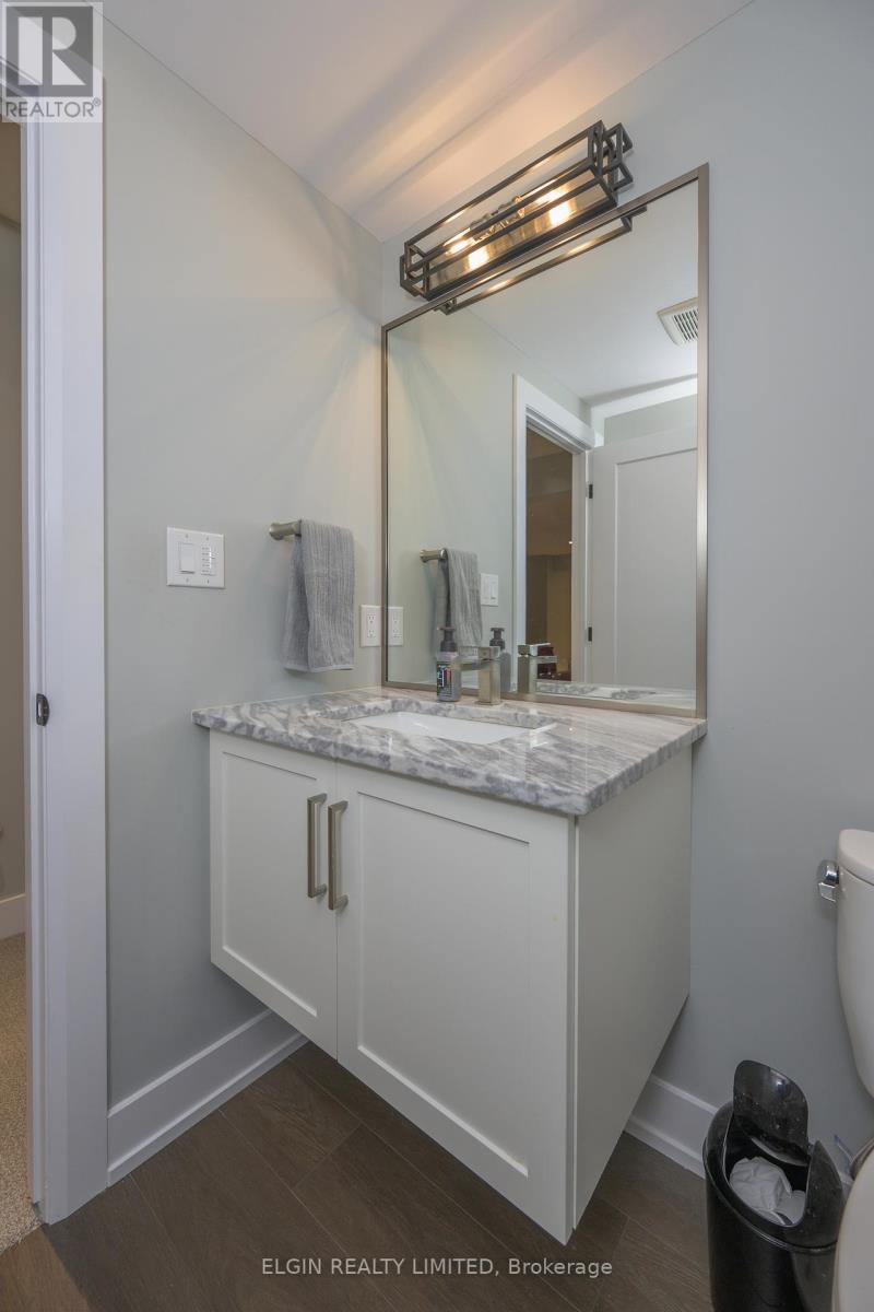 107 Optimist Drive, Southwold, ON - Indoor Photo Showing Bathroom