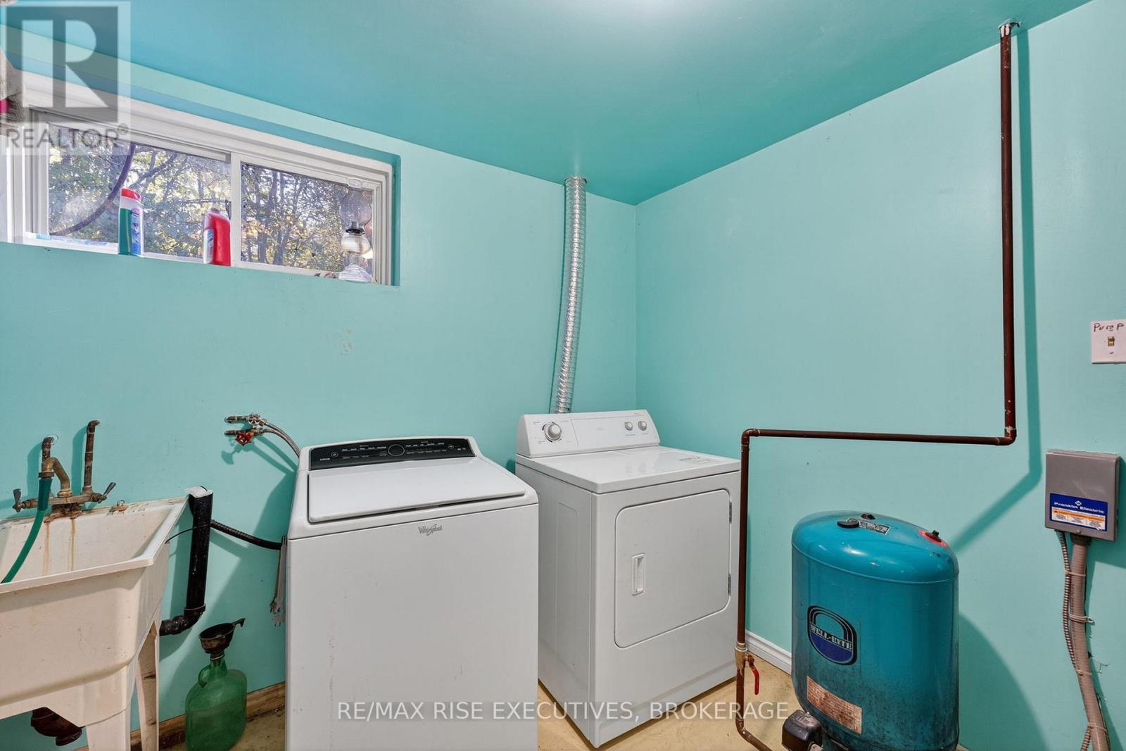 543 James Wilson Road, South Frontenac (Frontenac South), ON - Indoor Photo Showing Laundry Room