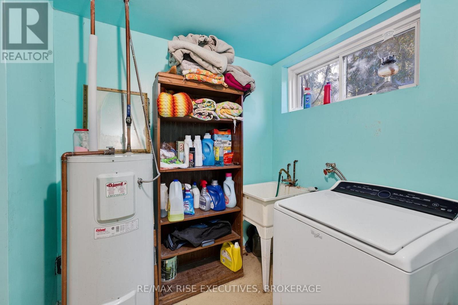 543 James Wilson Road, South Frontenac (Frontenac South), ON - Indoor Photo Showing Laundry Room