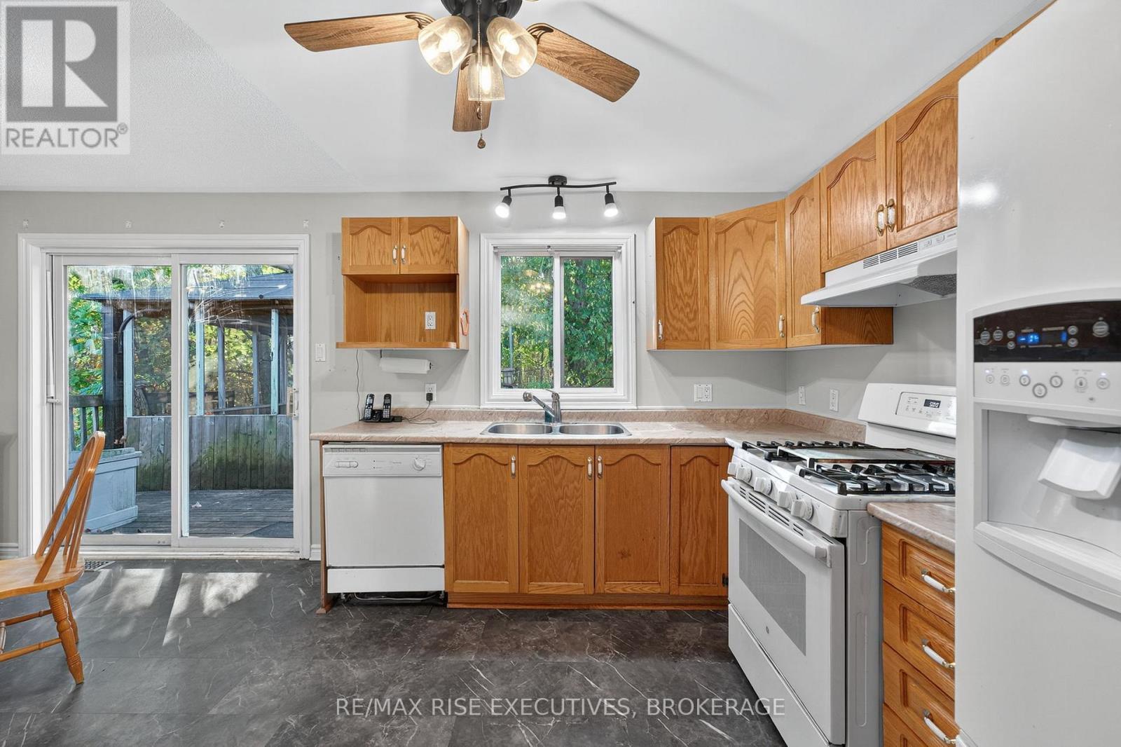 543 James Wilson Road, South Frontenac (Frontenac South), ON - Indoor Photo Showing Kitchen With Double Sink