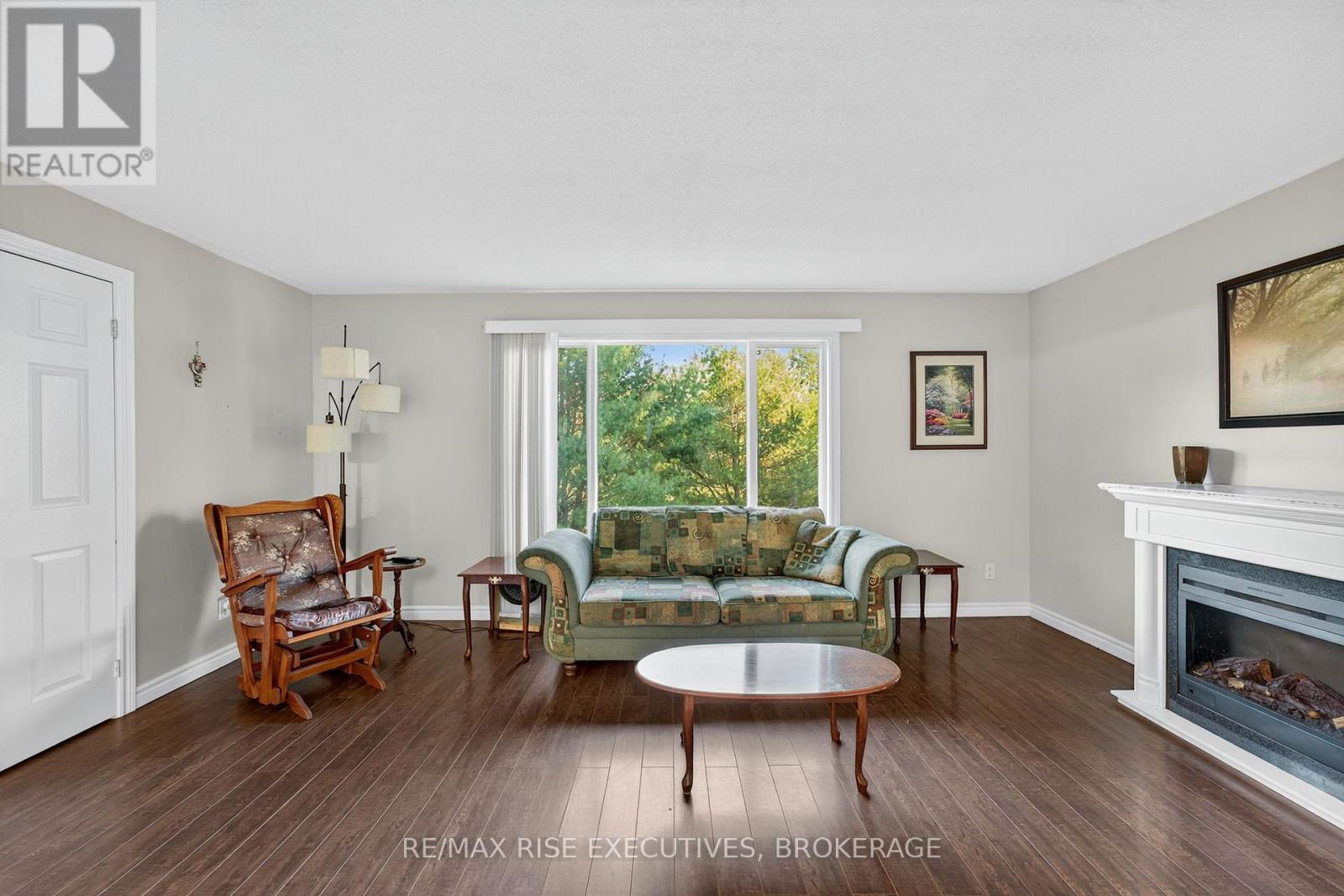 543 James Wilson Road, South Frontenac (Frontenac South), ON - Indoor Photo Showing Living Room With Fireplace
