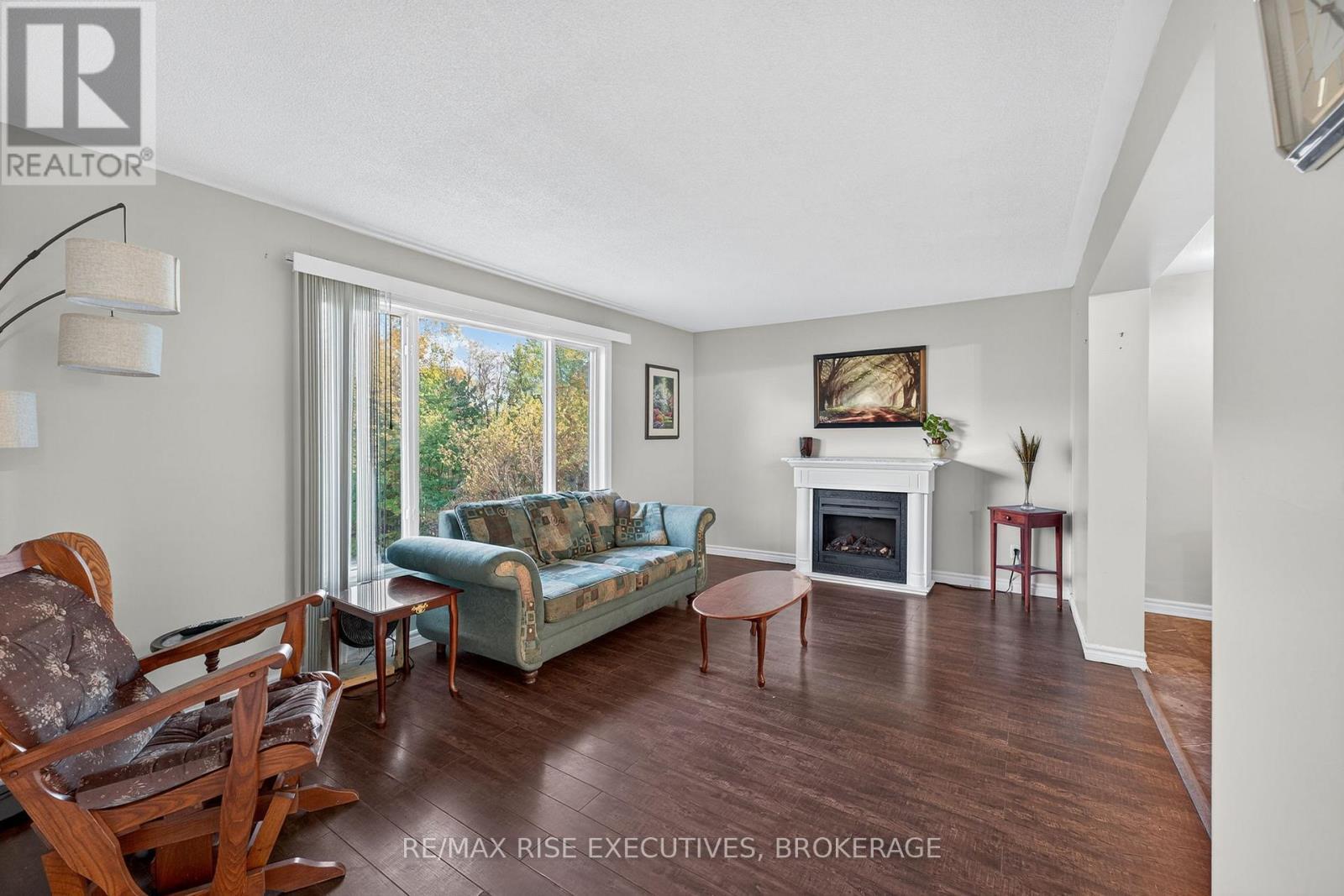 543 James Wilson Road, South Frontenac (Frontenac South), ON - Indoor Photo Showing Living Room With Fireplace