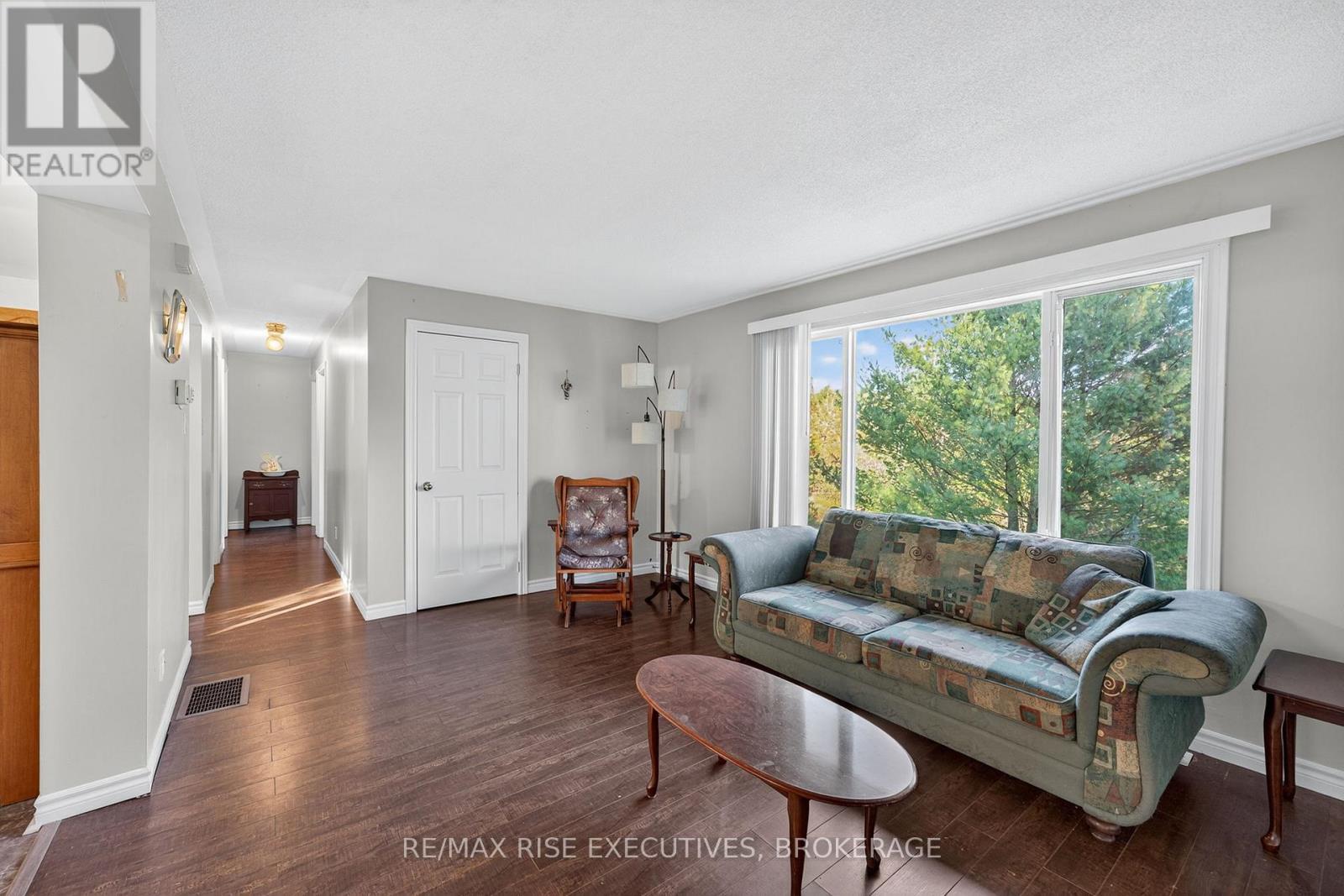 543 James Wilson Road, South Frontenac (Frontenac South), ON - Indoor Photo Showing Living Room