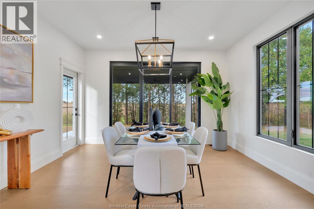 1443 Mullins Drive, Lakeshore, ON - Indoor Photo Showing Dining Room