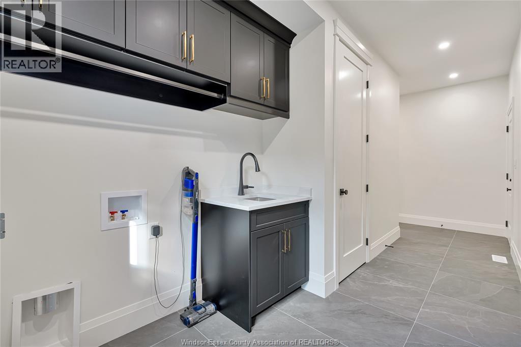 1443 Mullins Drive, Lakeshore, ON - Indoor Photo Showing Other Room