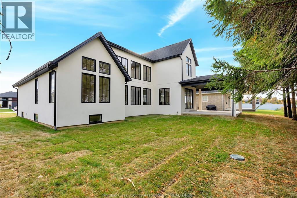 1443 Mullins Drive, Lakeshore, ON - Outdoor