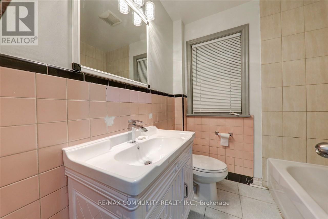 Main - 58 Gully Drive, Toronto, ON - Indoor Photo Showing Bathroom
