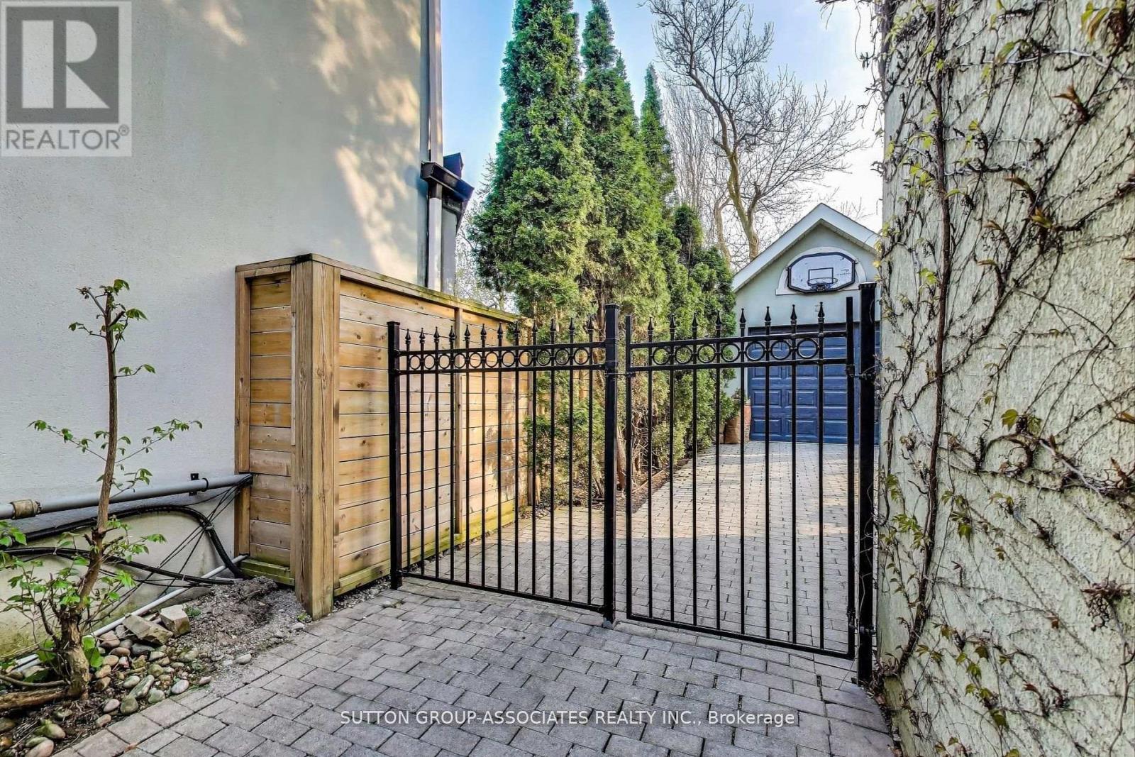 202 Forest Hill Road, Toronto, ON - Outdoor