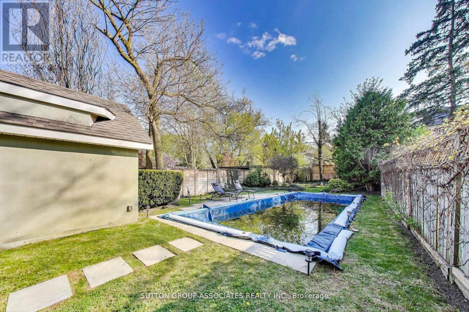 202 Forest Hill Road, Toronto, ON - Outdoor With In Ground Pool