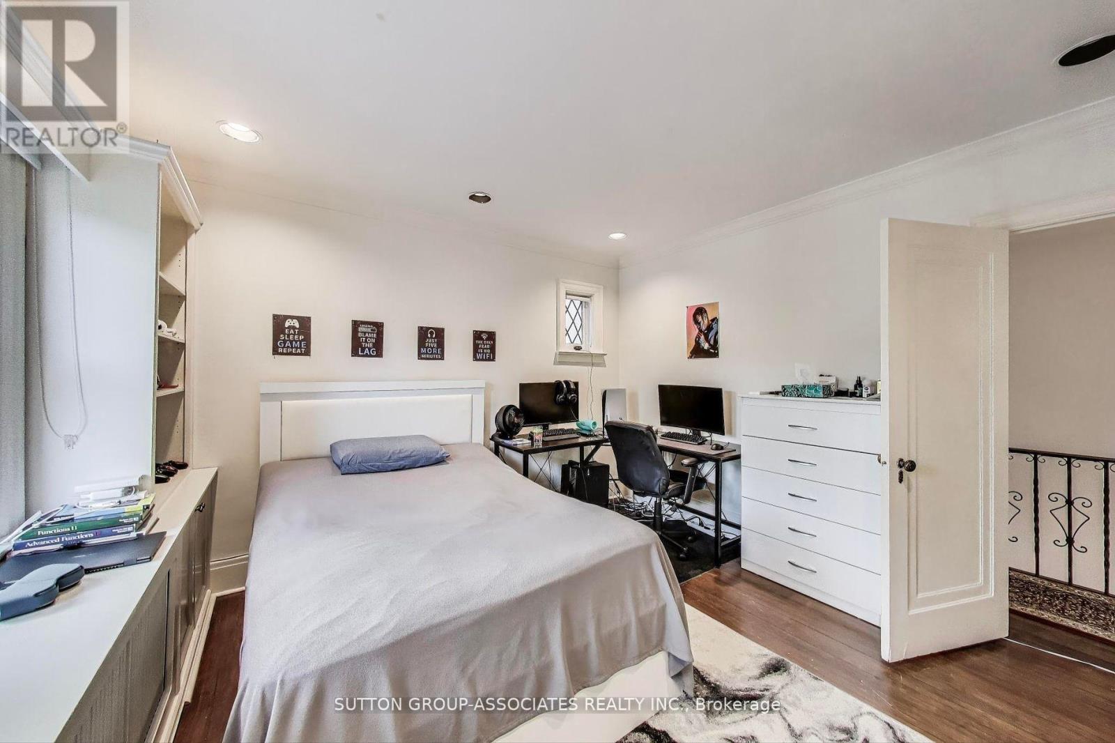 202 Forest Hill Road, Toronto, ON - Indoor Photo Showing Bedroom