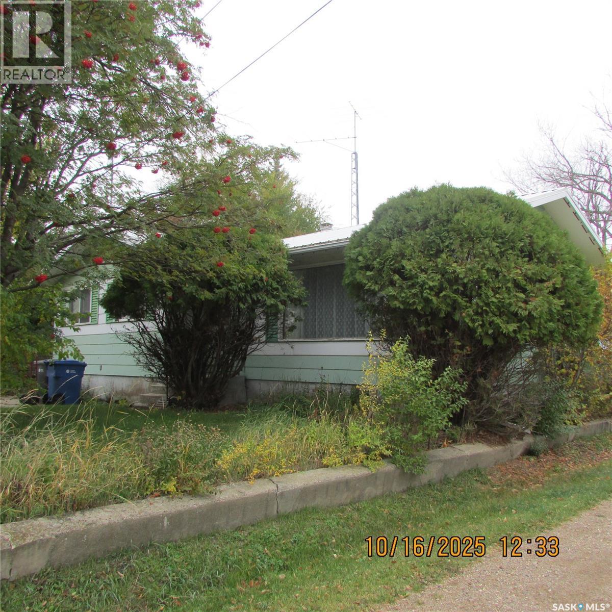 406 Chickney Avenue, Lemberg, SK - Outdoor