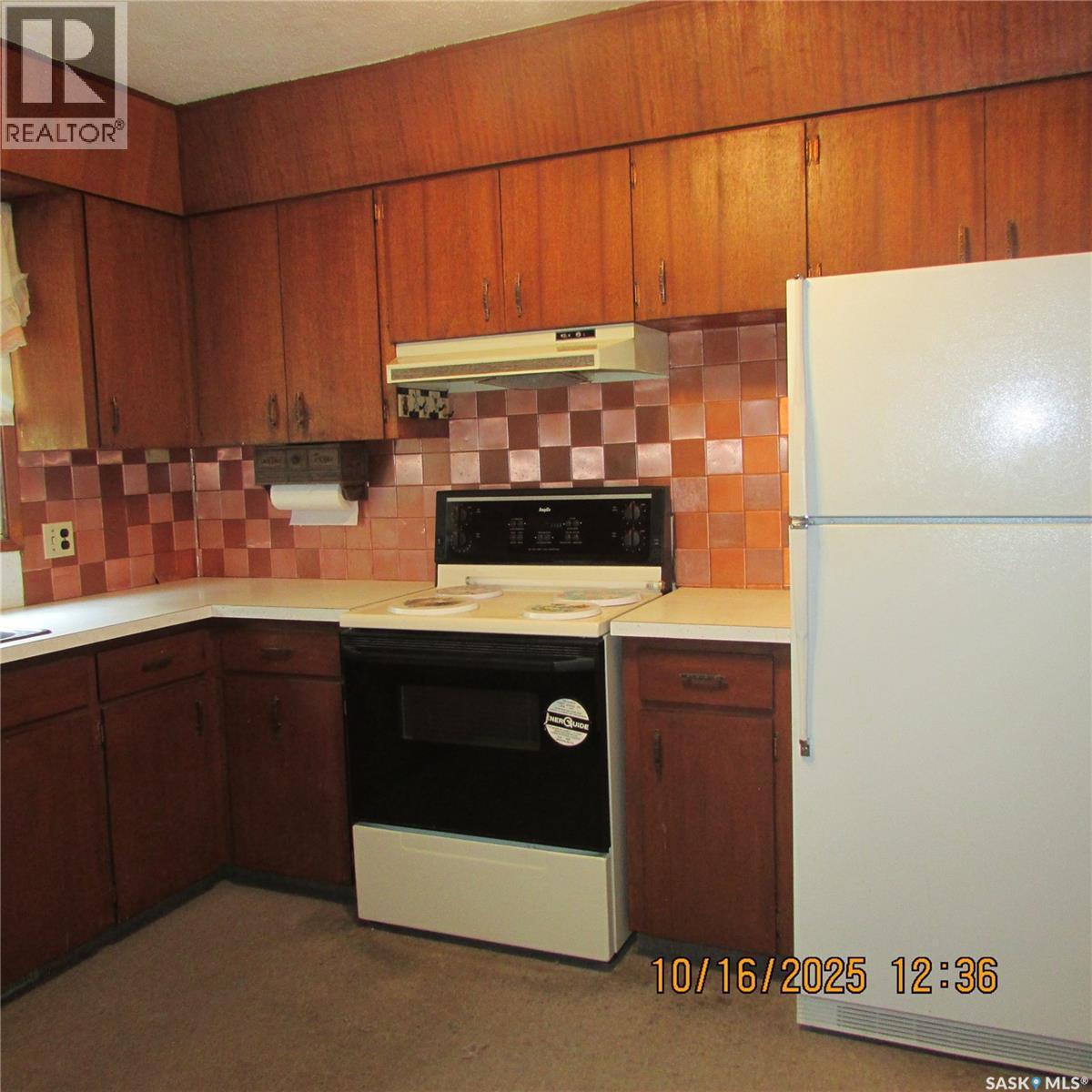 406 Chickney Avenue, Lemberg, SK - Indoor Photo Showing Kitchen