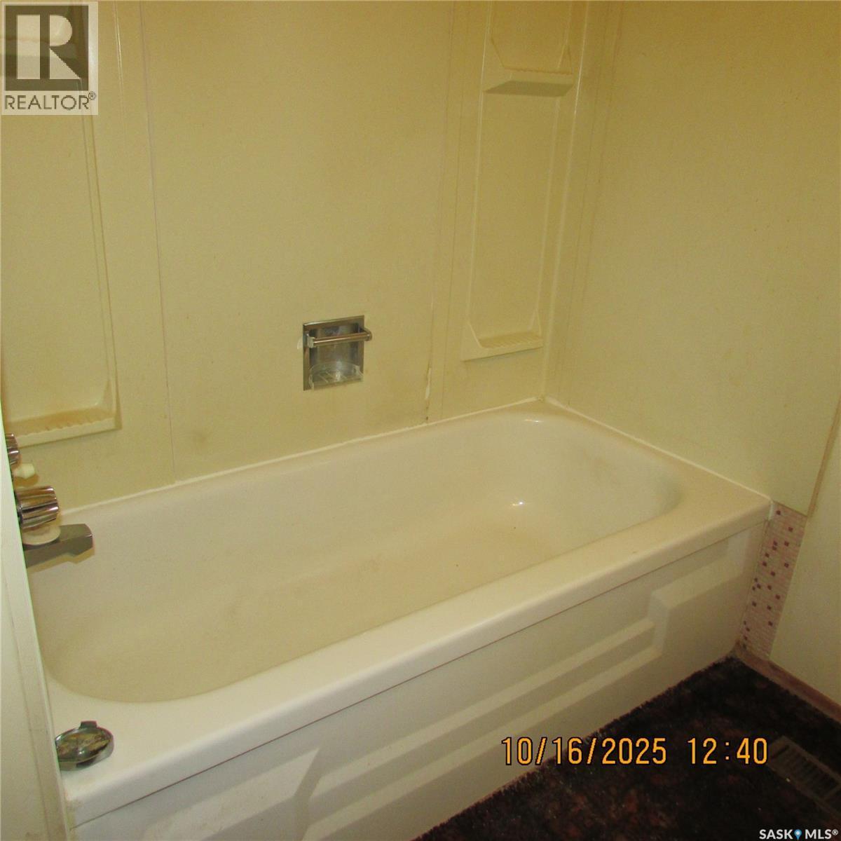 406 Chickney Avenue, Lemberg, SK - Indoor Photo Showing Bathroom