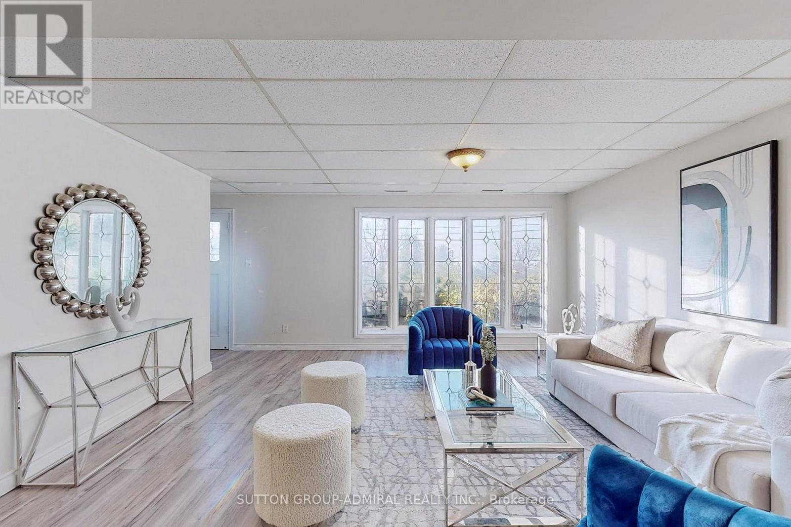 Main - 2238 4Th Line, Innisfil, ON - Indoor Photo Showing Living Room