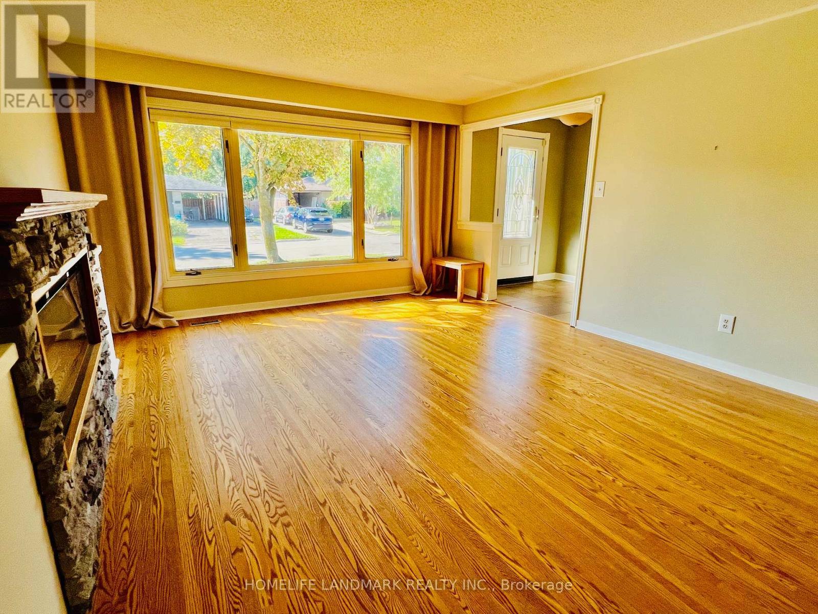 74 Devins Drive, Aurora, ON - Indoor Photo Showing Other Room