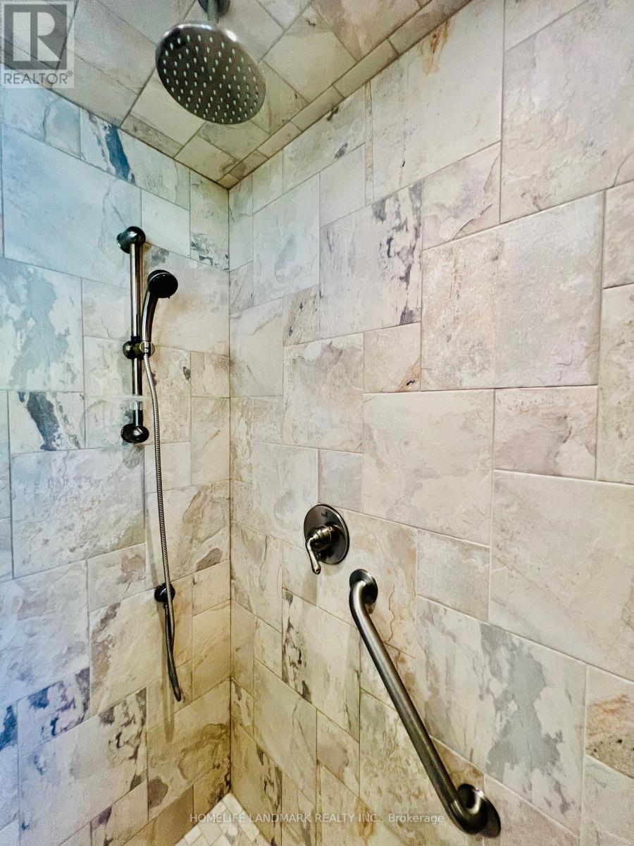 74 Devins Drive, Aurora, ON - Indoor Photo Showing Bathroom