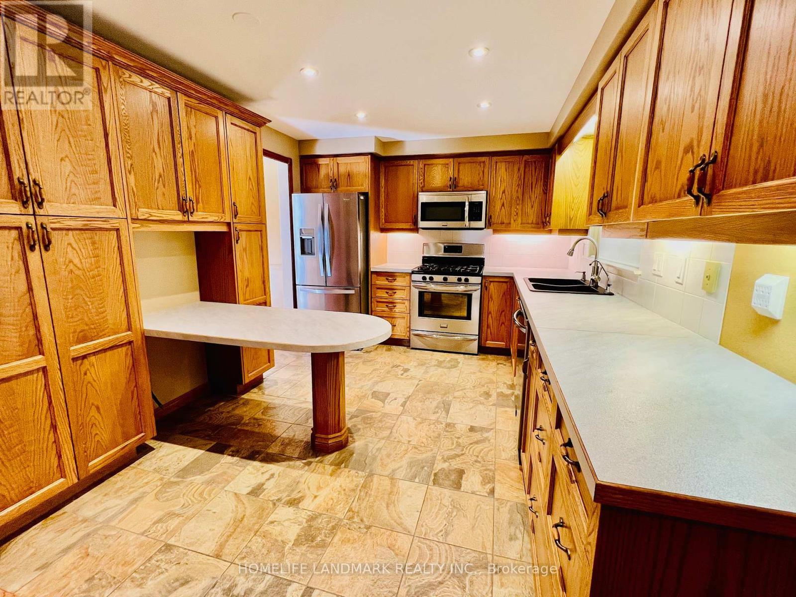 74 Devins Drive, Aurora, ON - Indoor Photo Showing Kitchen With Stainless Steel Kitchen