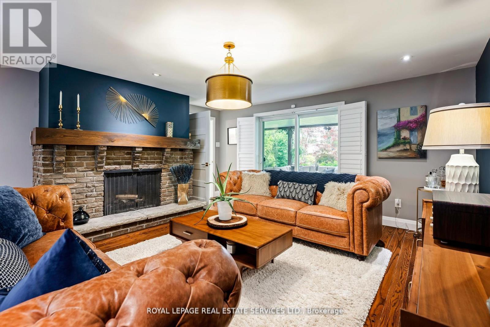 5 Pine Ridge Lane, Brampton, ON - Indoor Photo Showing Living Room With Fireplace