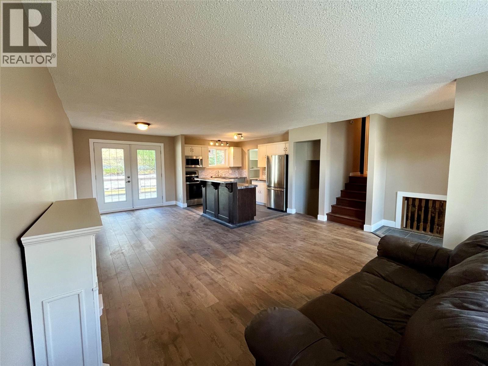 148 Gwillim Crescent, Tumbler Ridge, BC - Indoor Photo Showing Living Room