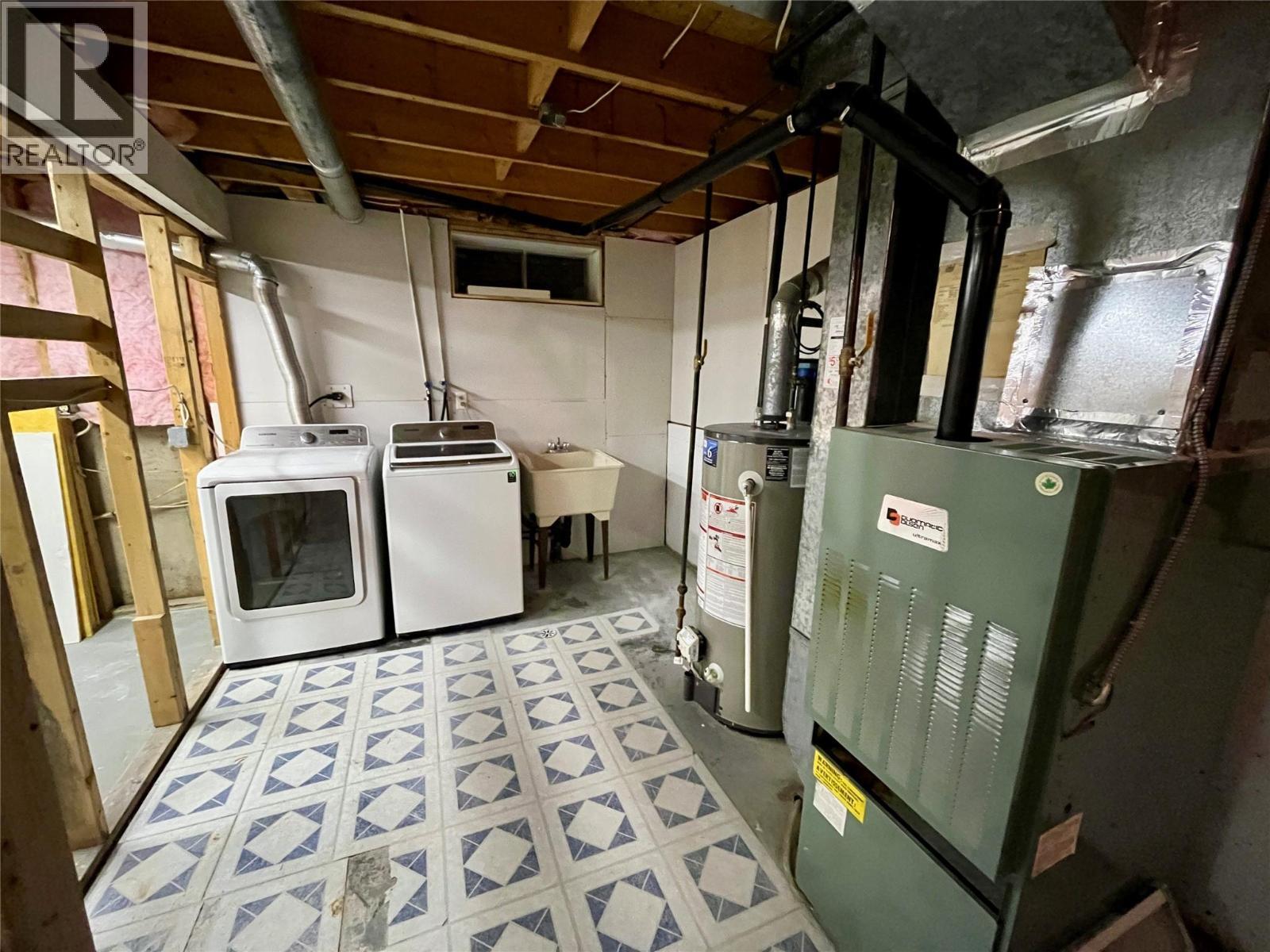 148 Gwillim Crescent, Tumbler Ridge, BC - Indoor Photo Showing Laundry Room