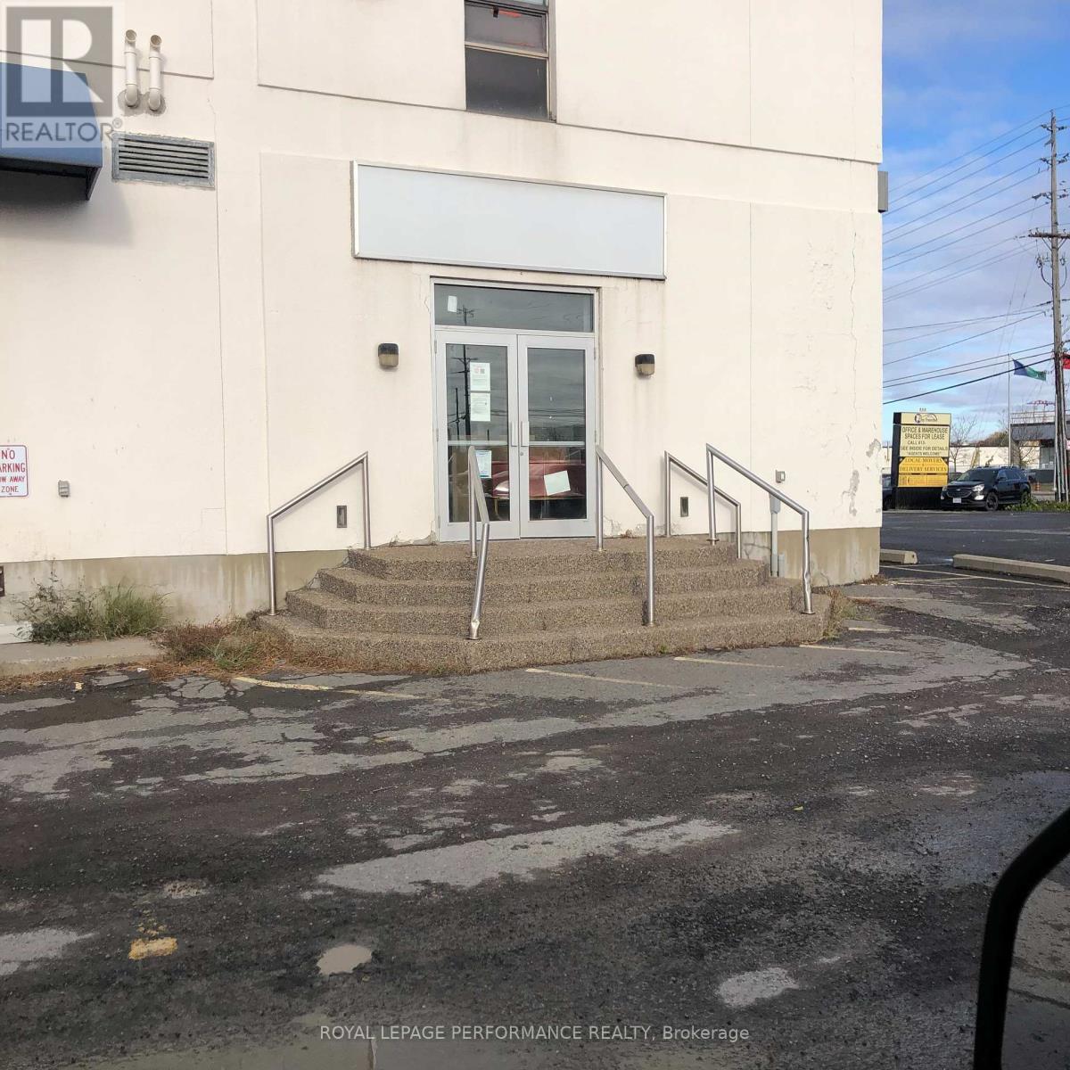 888 Belfast Road, Ottawa, ON