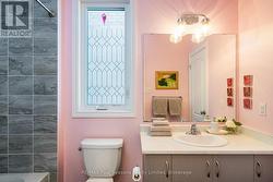 Semi-ensuite 4-piece bath -