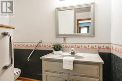 Bathroom / 3 Piece -