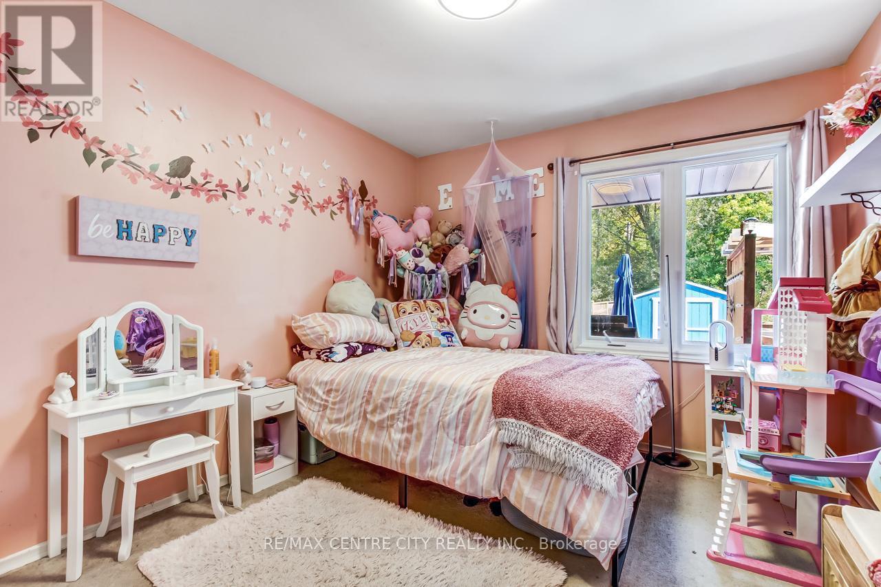A - 263 Frances Street, Central Elgin (Port Stanley), ON - Indoor Photo Showing Bedroom