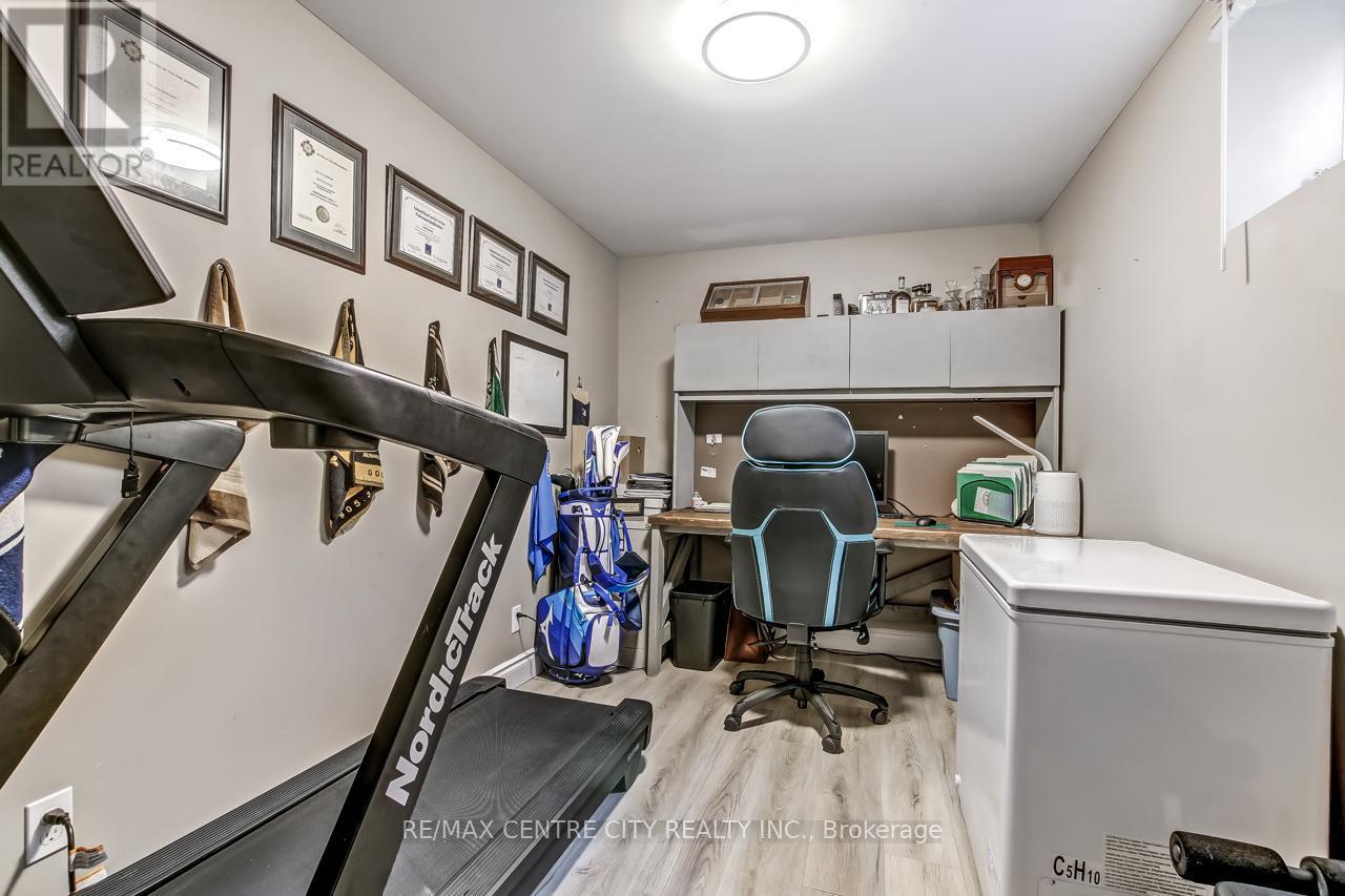 A - 263 Frances Street, Central Elgin (Port Stanley), ON - Indoor Photo Showing Office