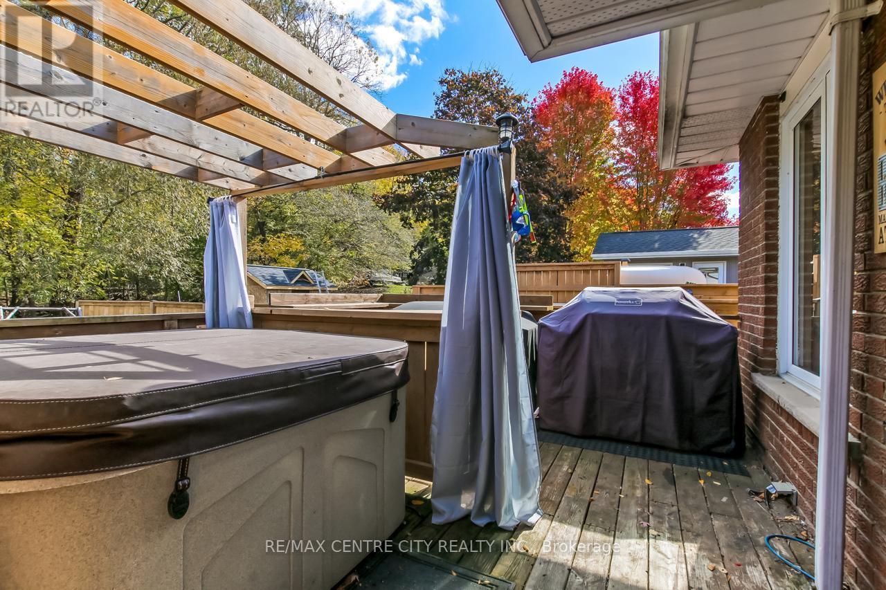 A - 263 Frances Street, Central Elgin (Port Stanley), ON - Outdoor With Exterior