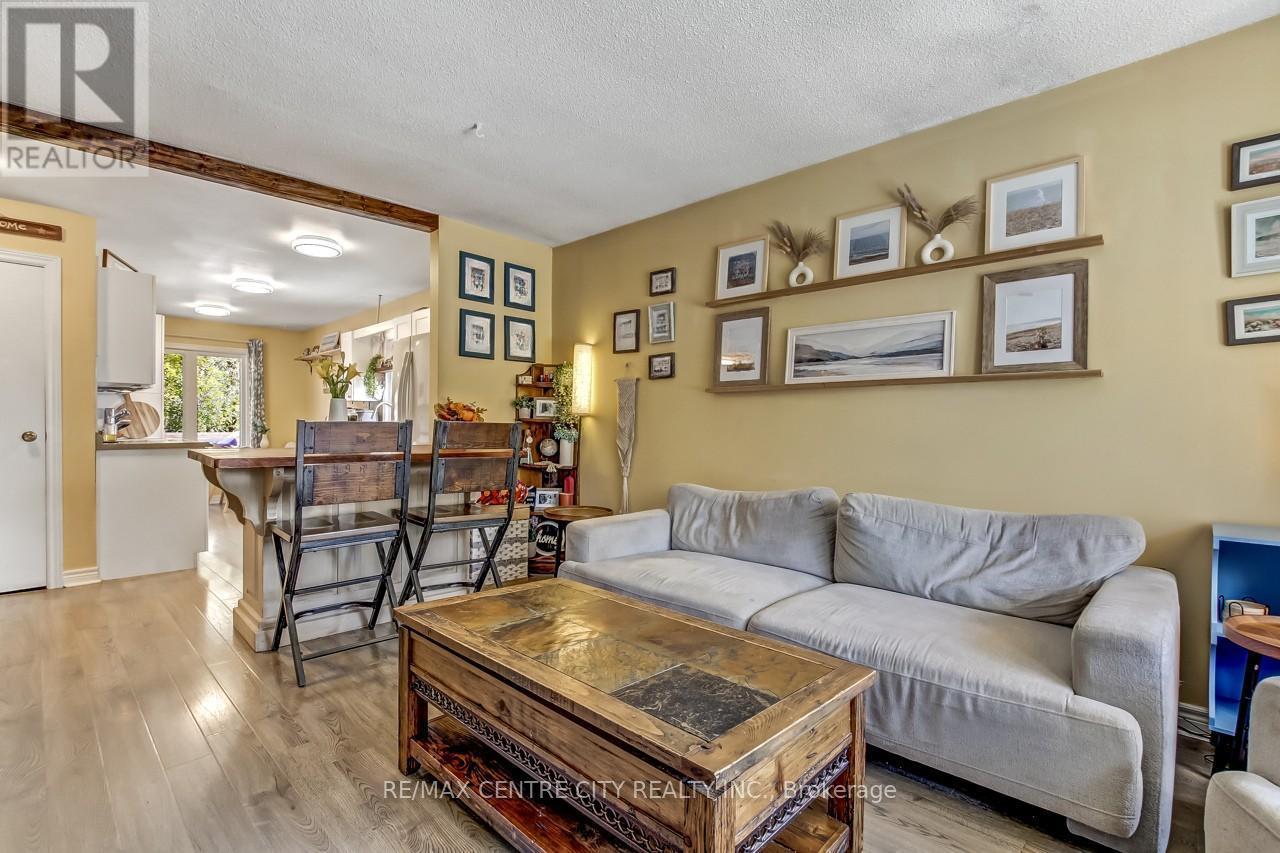 A - 263 Frances Street, Central Elgin (Port Stanley), ON - Indoor Photo Showing Living Room