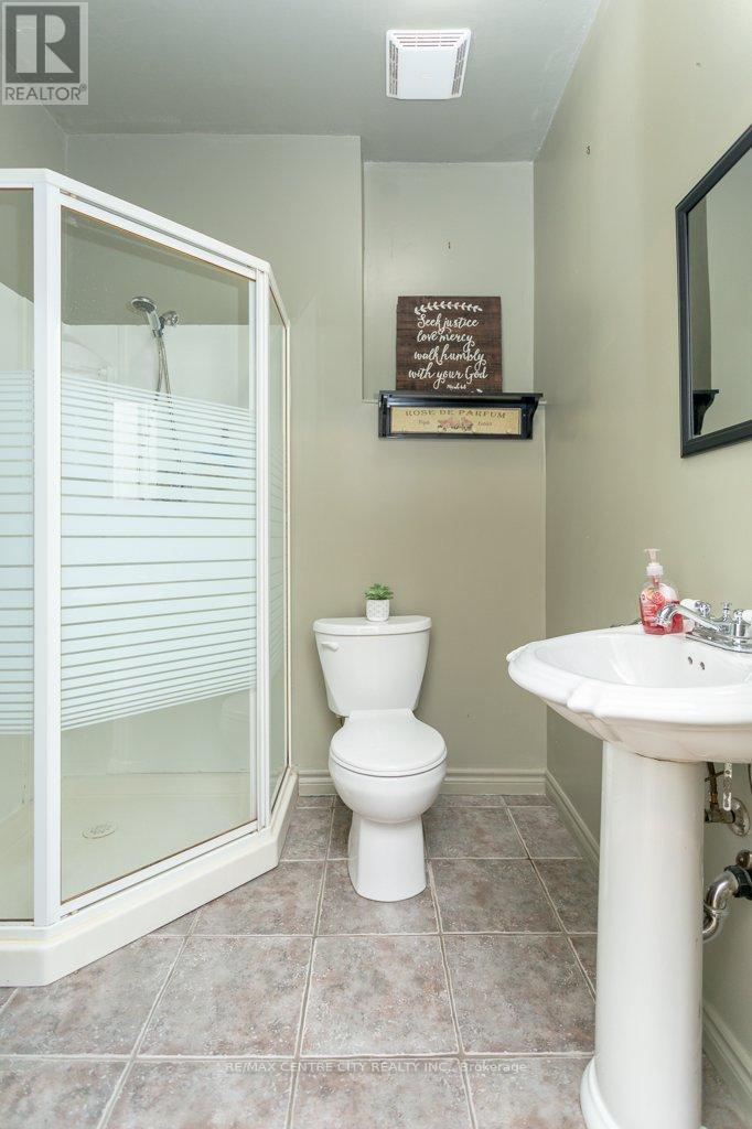 55 Melanie Drive E, Aylmer, ON - Indoor Photo Showing Bathroom
