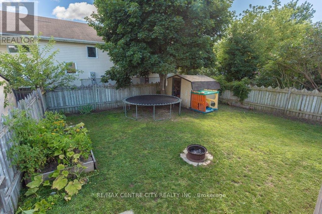 55 Melanie Drive E, Aylmer, ON - Outdoor With Backyard