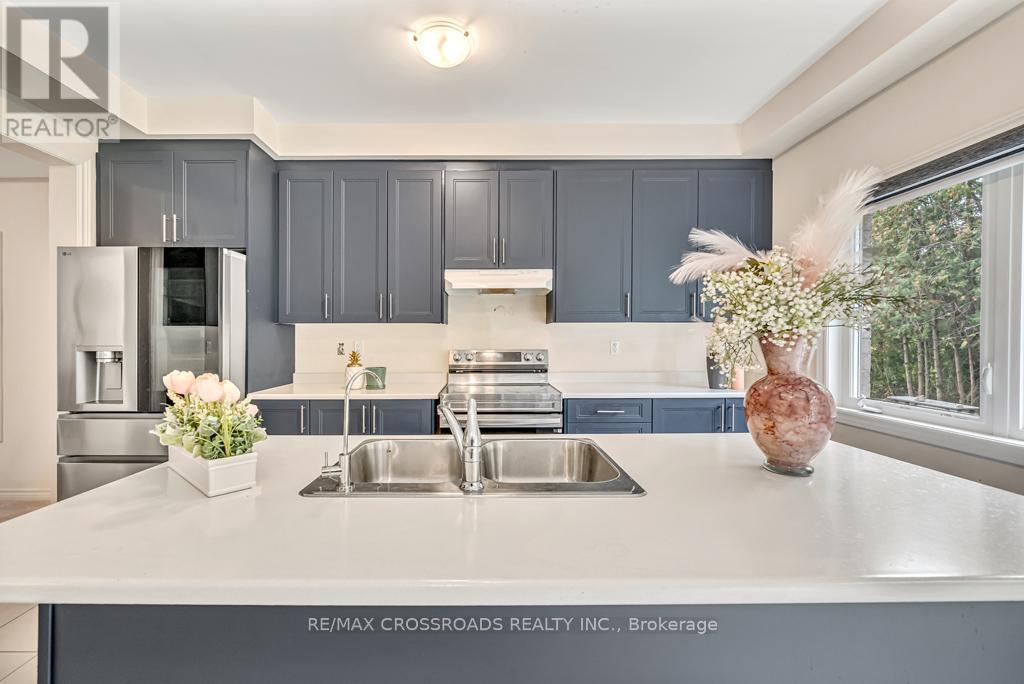118 North Garden Boulevard, Scugog, ON - Indoor Photo Showing Kitchen With Double Sink With Upgraded Kitchen