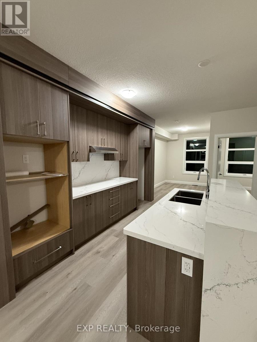 3 Keystone Trail, Welland, ON - Indoor Photo Showing Kitchen With Double Sink