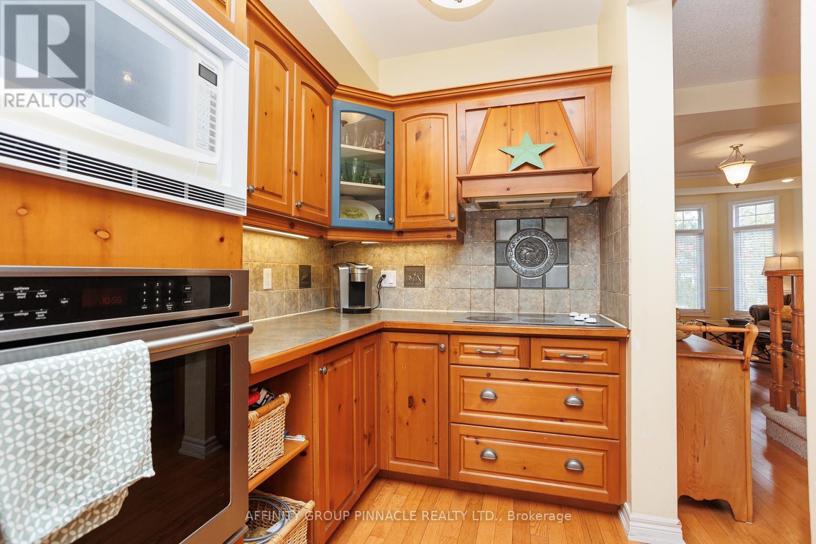 983 Lake Drive E, Georgina (Sutton & Jackson'S Point), ON - Indoor Photo Showing Kitchen