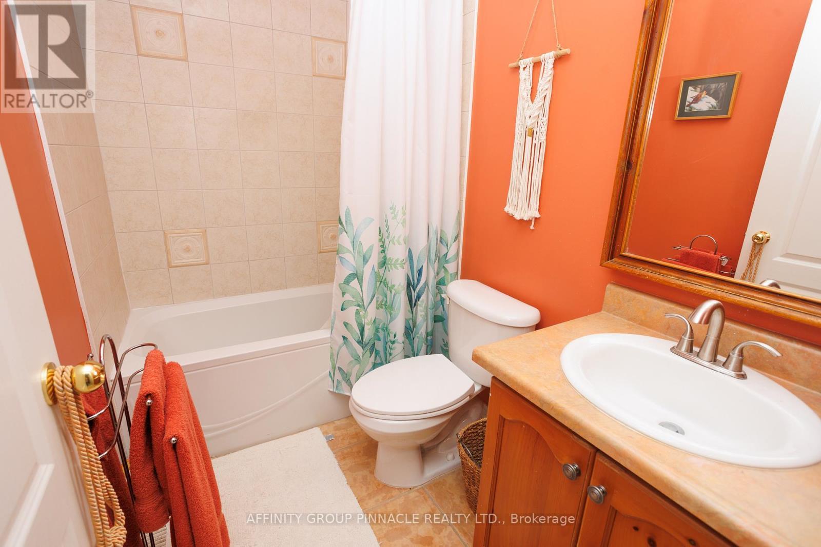 983 Lake Drive E, Georgina (Sutton & Jackson'S Point), ON - Indoor Photo Showing Bathroom
