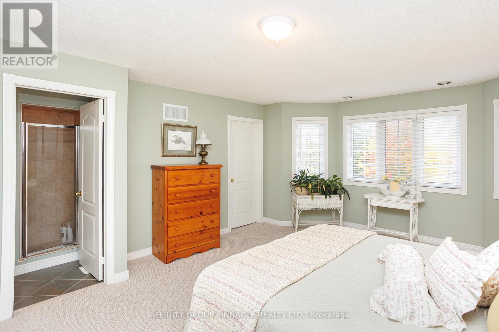 983 Lake Drive E, Georgina (Sutton & Jackson'S Point), ON - Indoor Photo Showing Bedroom