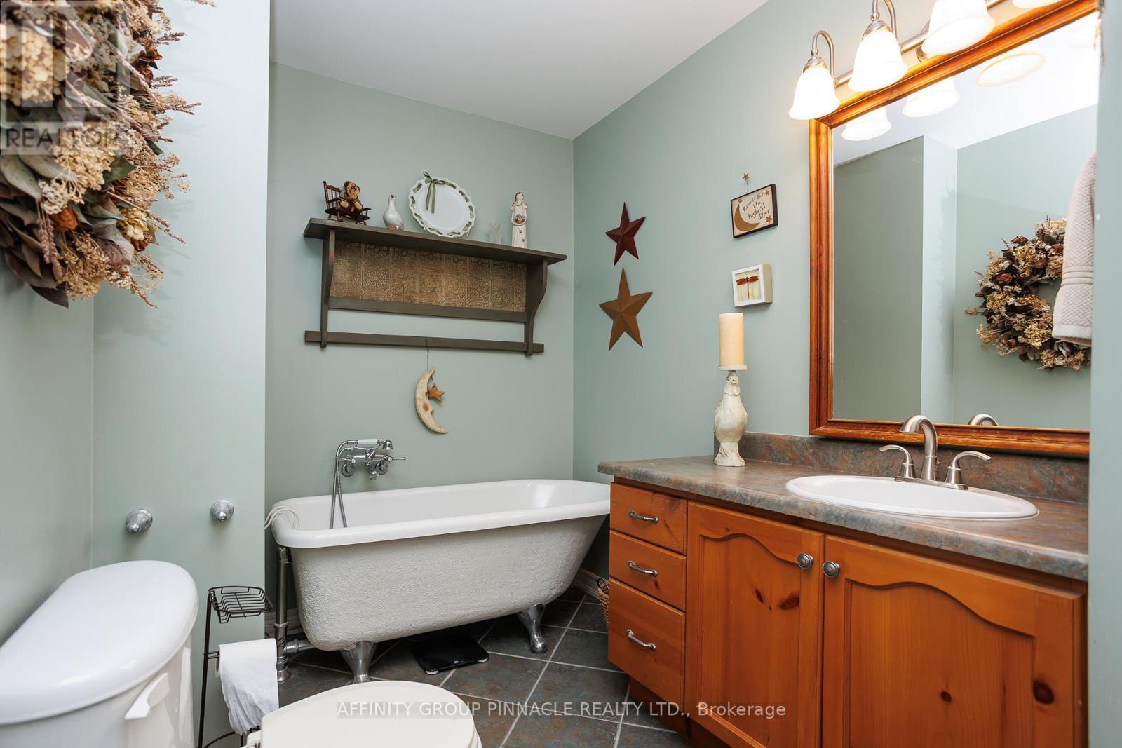 983 Lake Drive E, Georgina (Sutton & Jackson'S Point), ON - Indoor Photo Showing Bathroom