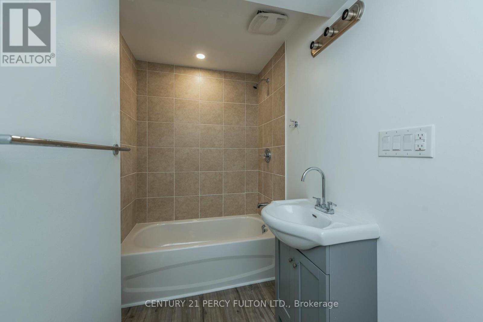 Bsmt - 1 Cragg Crescent, Ajax, ON - Indoor Photo Showing Bathroom