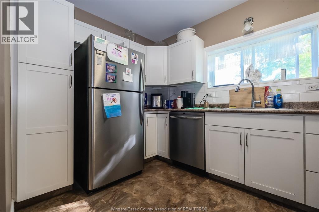1617 Mark Avenue, Windsor, ON - Indoor Photo Showing Kitchen