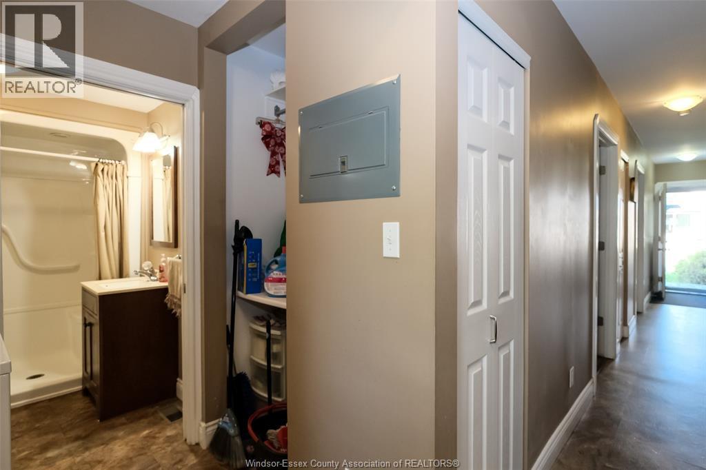 1617 Mark Avenue, Windsor, ON - Indoor Photo Showing Other Room