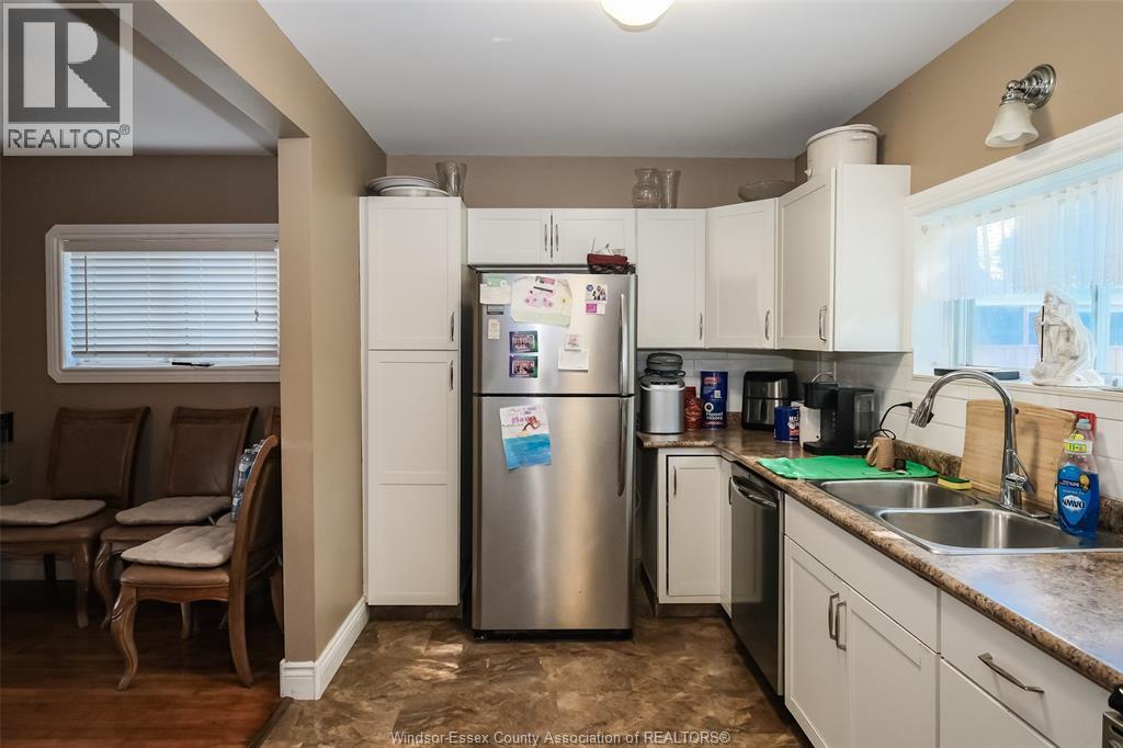 1617 Mark Avenue, Windsor, ON - Indoor Photo Showing Kitchen With Double Sink