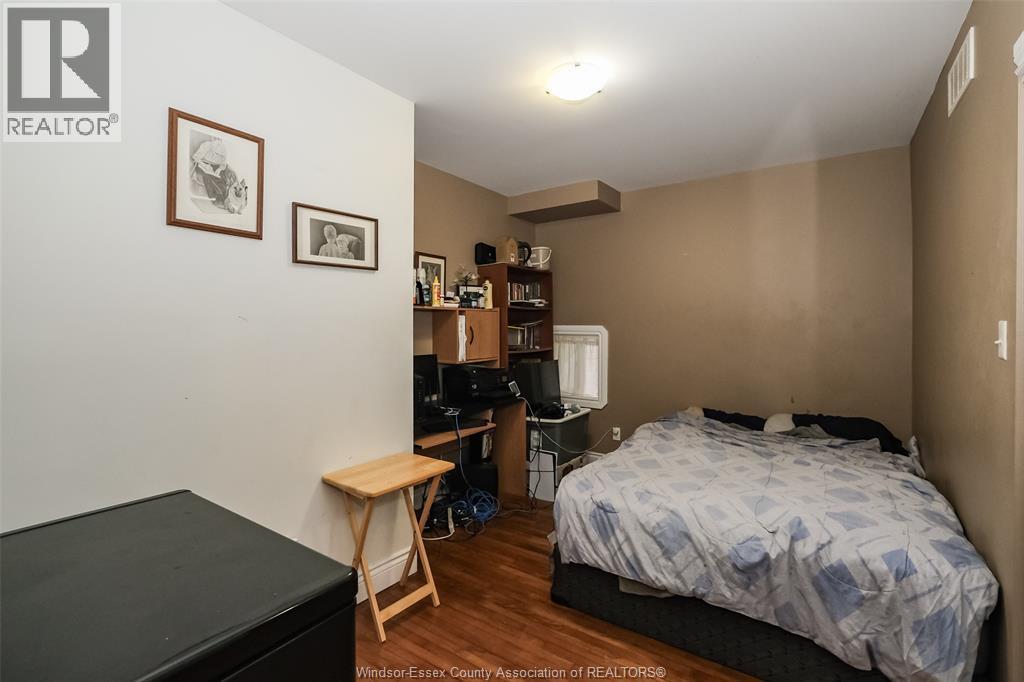 1617 Mark Avenue, Windsor, ON - Indoor Photo Showing Bedroom
