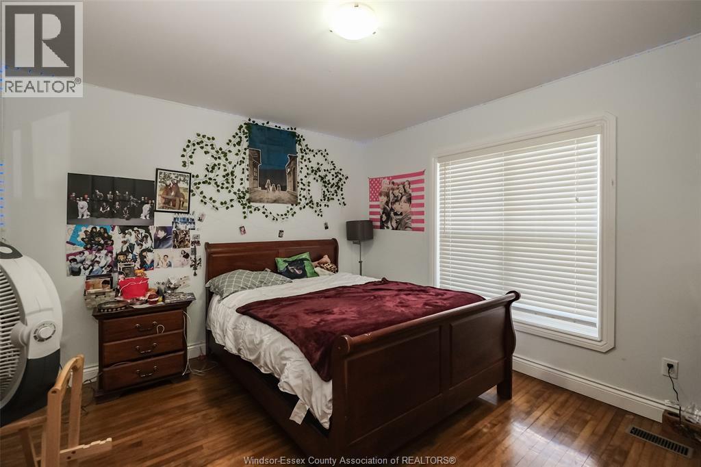 1617 Mark Avenue, Windsor, ON - Indoor Photo Showing Bedroom