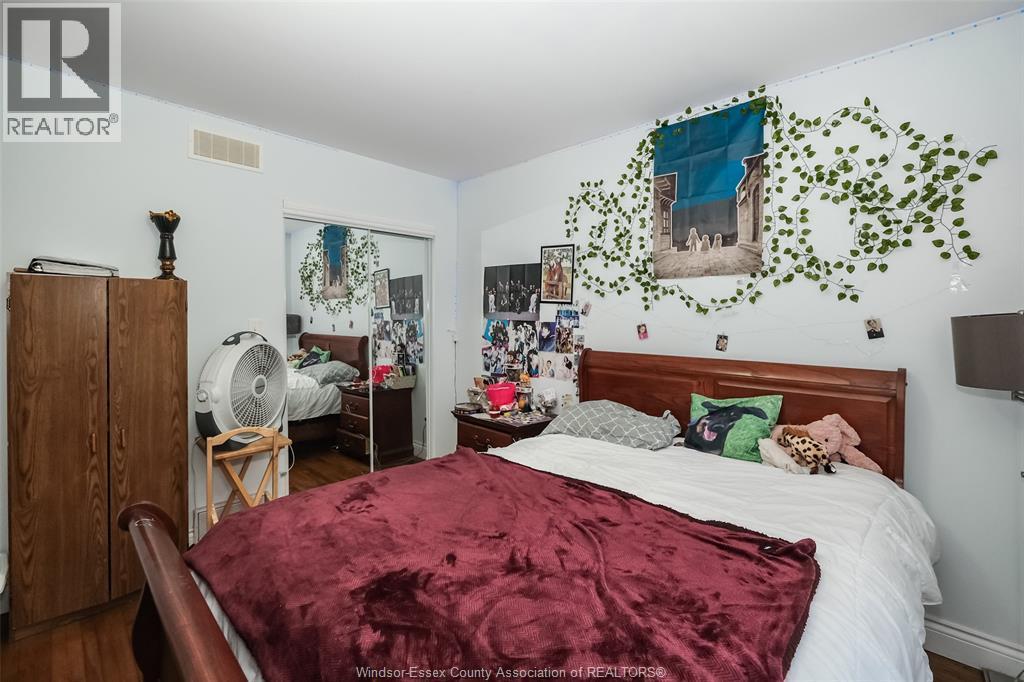 1617 Mark Avenue, Windsor, ON - Indoor Photo Showing Bedroom