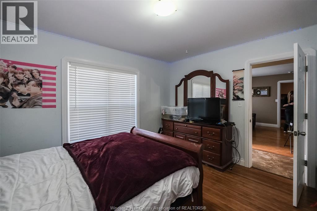 1617 Mark Avenue, Windsor, ON - Indoor Photo Showing Bedroom